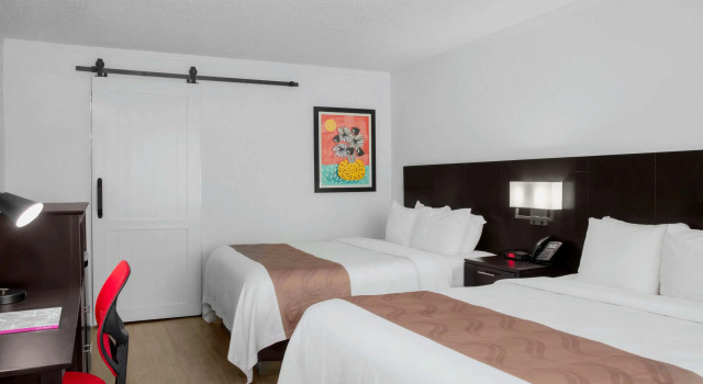Четырёхместный номер Standard Quality Inn Miami South