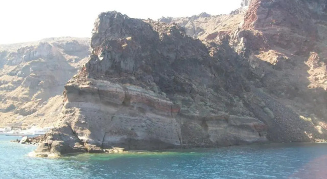 Коттедж c 1 комнатой Agrilia secluded cave house