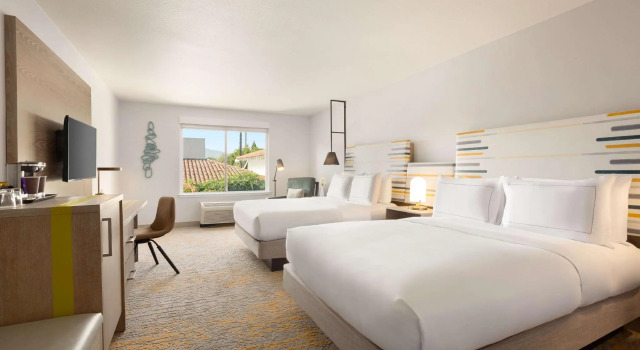Четырёхместный номер Classic DoubleTree by Hilton Campbell - Pruneyard Plaza
