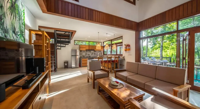 Jungle Wooden Villa, 3 BR, Ubud With Staff, Забронировать Отель Убуд Гианьяр, рядом с Храм Пенатаран Сасих
