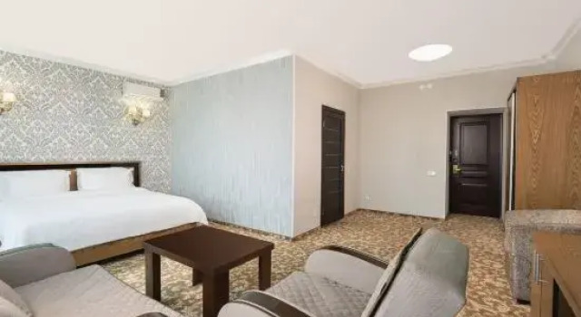 Люкс Deluxe Business Hotel Almaty