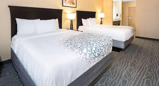 Четырёхместный номер Standard La Quinta by Wyndham Logan