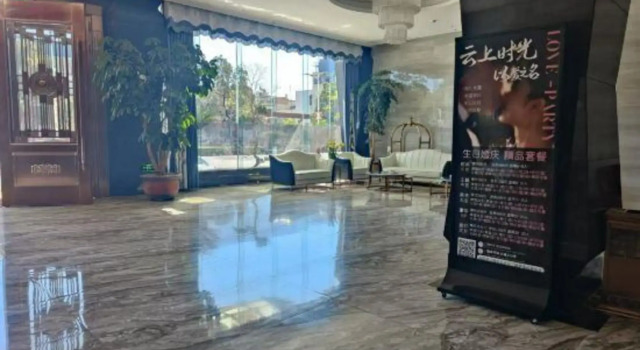Yunshang Shiguang Hotel, Rezerwuj Hotel Hotele w Qujing z parkingiem, Parking