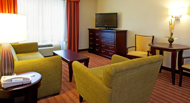 Четырёхместный люкс Holiday Inn Hotel & Suites - Orange Park - Wells Rd