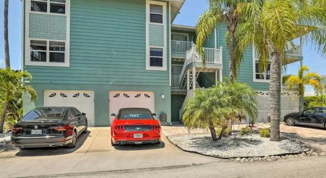 Covered Deck & Bay Views: Bradenton Beach Abode!
