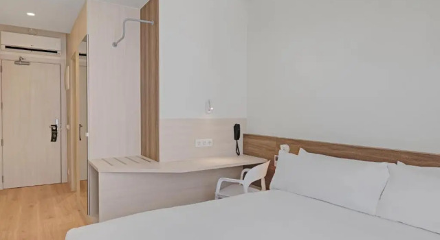 Номер Standard B&B HOTEL Santiago Milladoiro