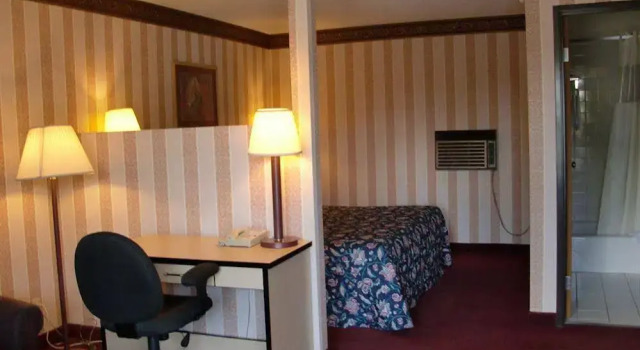 TravelStar Inn & Suites, Varaa Hotelli Hotellit Colorado Springs uima-altaalla, Uima-allas