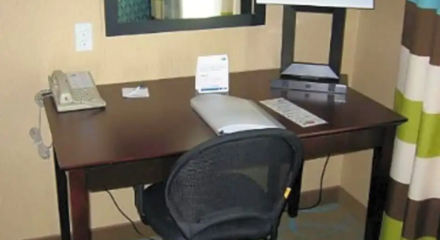 Четырёхместный номер Standard Holiday Inn Express Hotel & Suites Red Bluff-South Redding by IHG