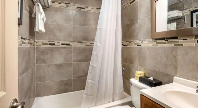 Четырёхместный номер Standard Downtown Hollywood Gardens Inn & Suites
