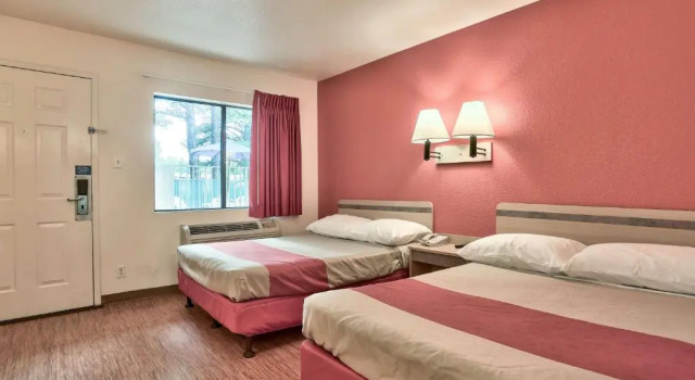 Четырёхместный номер Standard Motel 6-Flagstaff, AZ - West - Woodland Village