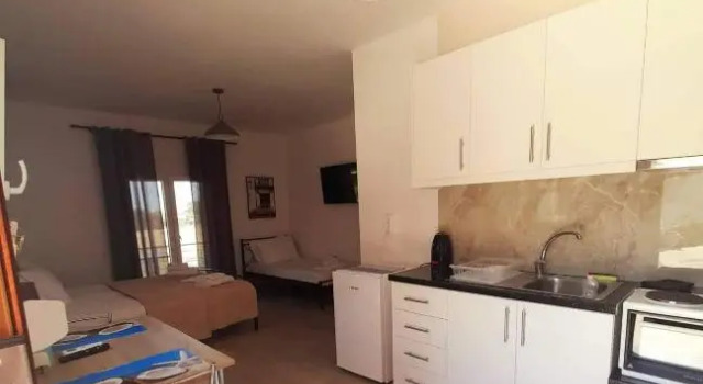 Трёхместный номер Standard с балконом Venias Rooms