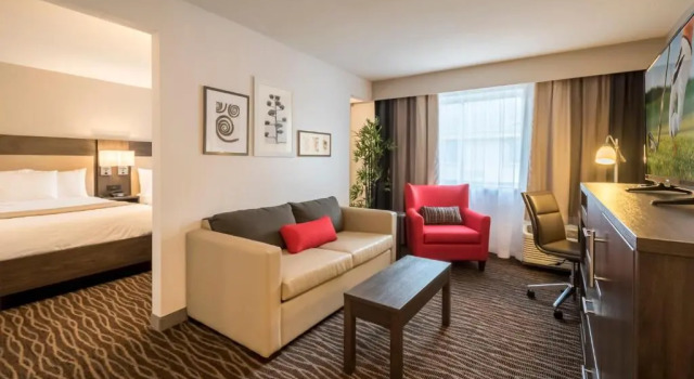 Четырёхместный люкс Country Inn & Suites by Radisson, Rochester-Pittsford-Brighton, NY