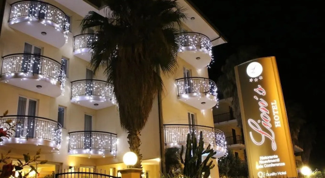 Lions Hotel, Réserver Hôtel Falerna Calabre