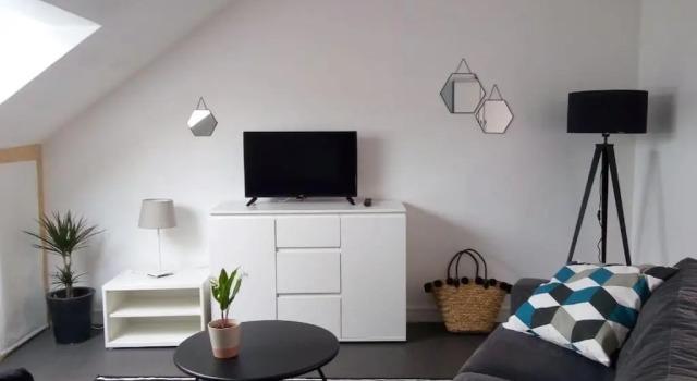 BEAU studio avec jardin proche gare /centre ville, Rezerwuj Hotel Vannes 