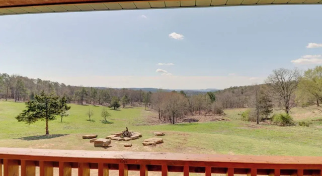 Mountain Views + Shared Pool: Ozarks Family Home, Boek Vakantiehuis Hotels in Missouri met zwembad, Zwembad