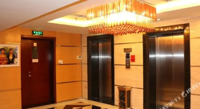 Zheng Tai He East Hotel, Забронировать Отель Бизнес-отели Шаньдун, 4* 5*