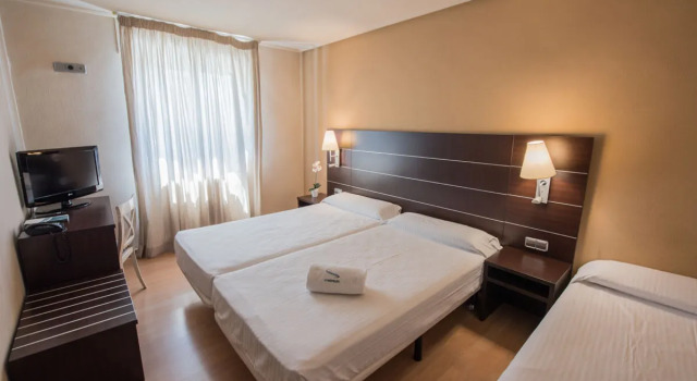 Hotel Las Ventas, Book Hotel Hotels in Aragon with Parking, Parking