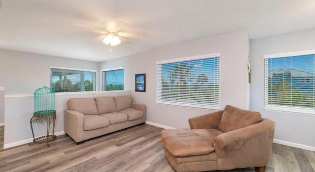 Luxury Ocean Blue beach house- 3 bed room Dog friendly