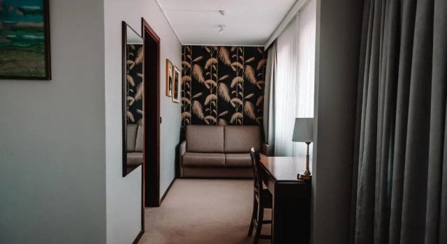 Полулюкс с балконом Отель Holt - The Art Hotel