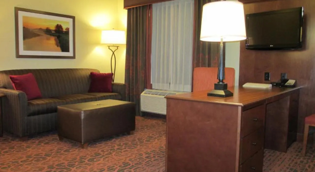 Студия Hampton Inn & Suites Minot