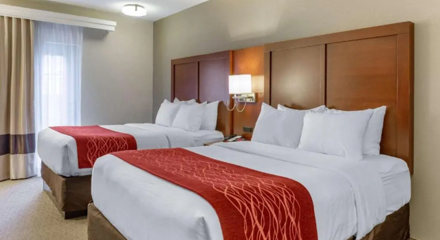 Четырёхместный номер Standard с видом на бассейн Comfort Inn Lancaster at Rockvale