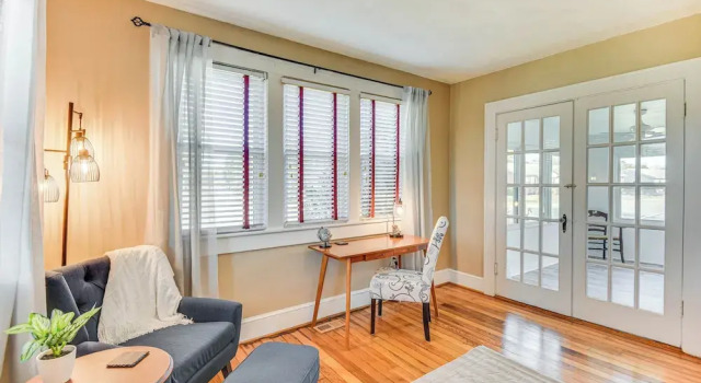 Charming Smithfield House: Walk to Downtown!, Book Feriehus Smithfield Virginia