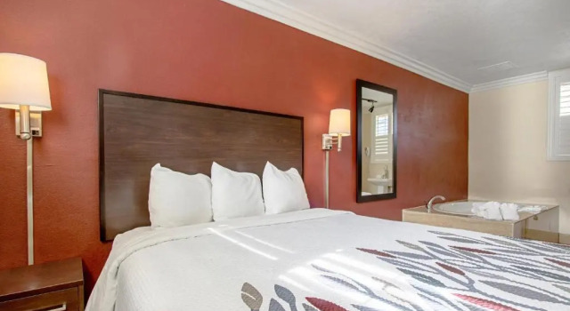 Номер Standard Red Roof Inn & Suites Monterey