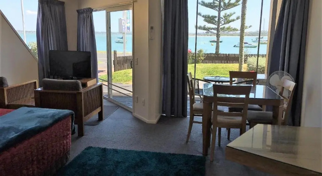 Люкс Bucklands Beach Waterfront Motel