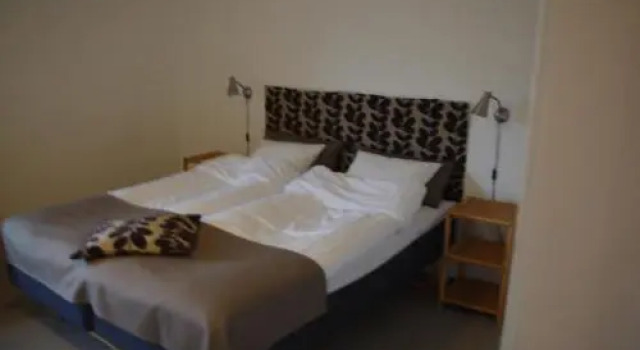 Vallens Säteri Gårdshotell, Book Hotel  