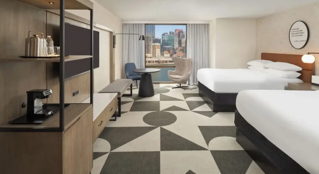 Четырёхместный номер Standard с видом на город Sheraton Pittsburgh Hotel at Station Square