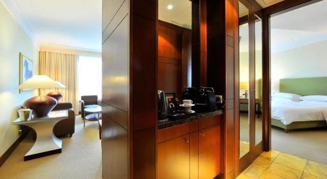 Полулюкс Regent Warsaw Hotel