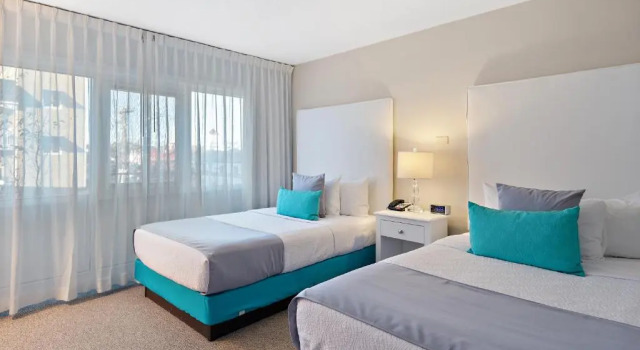 Четырёхместный люкс Brighton Suites Hotel