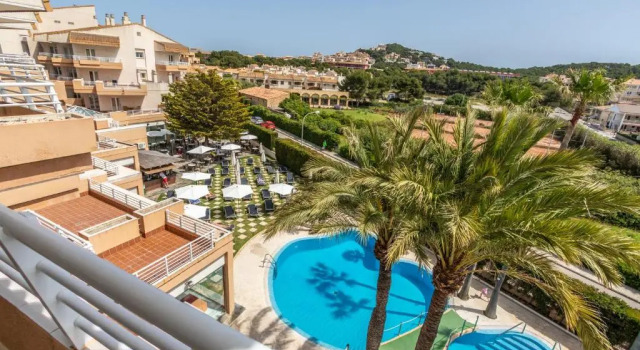 Suite con balcón Hotel Illot Suites