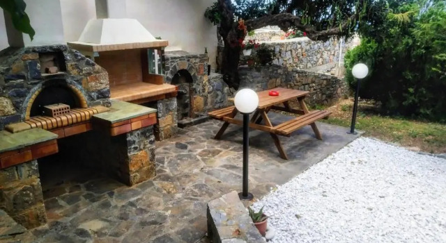 Коттедж с 2 комнатами House with Panoramic Sea View and Beautiful Garden