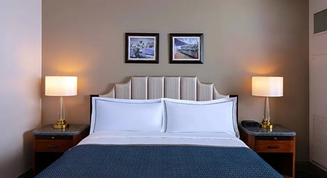 Номер The Higgins Hotel New Orleans, Curio Collection by Hilton