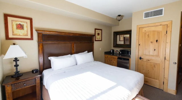 Silverado Lodge - 1 BR Suite, King Bed & Pool View by RedAwning, Забронировать Апартаменты/квартира Апартаменты Парк-Сити, рядом с Полет над каньонами, Апартаменты/квартира