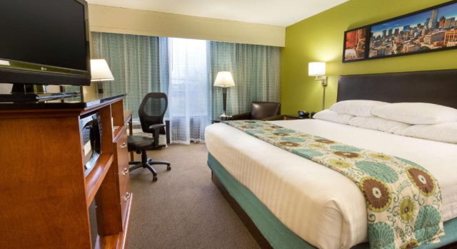Трёхместный номер Deluxe Heritage Inn Suites Houston/Sugar Land, Trademark by Wyndham