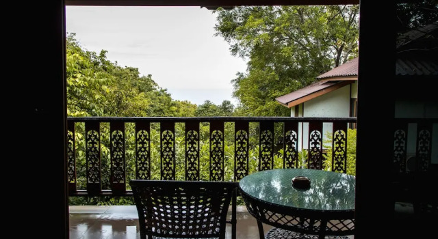 Трёхместный номер Deluxe Haad Yao Over Bay Resort
