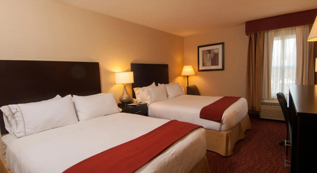 Четырёхместный номер Standard Holiday Inn Express Vernon-Manchester by IHG