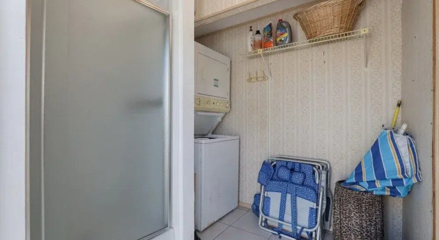 Ugly Tuna Down 1 Bedroom Cottage by RedAwning