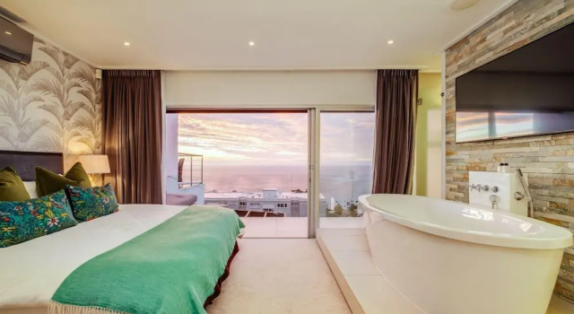 Stylish Holiday Apartment w Private Pool 180 Views Malibu