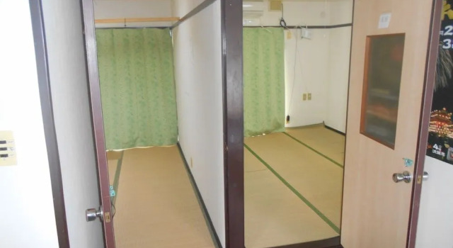 Guest House Nihon 1 Shuu - Hostel, Book Hostel / Vandrerhjem Hostels i Saitama, Hostel / Vandrerhjem