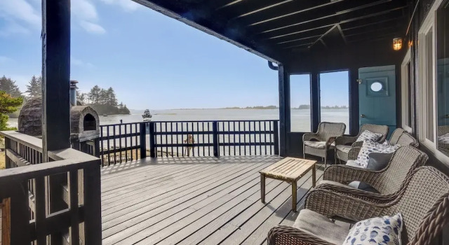Waterfront Coos Bay Retreat w/ Kayaks!, Boek Vakantiehuis Coos Bay Oregon Coast