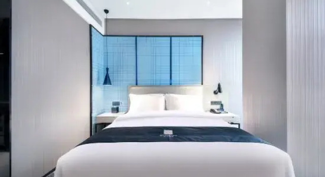 Echarm Hotel (Ten Hanjiang Normal College ), Book Hotel Hoteller i Shiyan med pool, Swimmingpool
