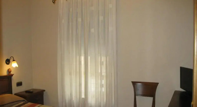Hostal Granada, Забронировать Отель Рад Саламанка, рядом с Monumento a Germán Sánchez Ruipérez