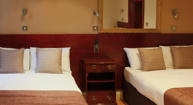 Четырёхместный семейный номер Garden View Hotel