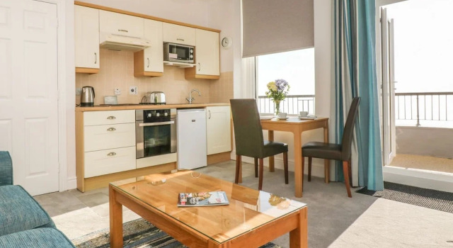 Headland Apt 7, Забронировать Отель Отели Коверек 4 звезды, рядом с Пляж Коуврек, 4*