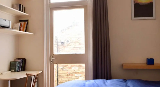 2 Bedroom Flat in Brockley With Garden, Varaa Huoneisto Asunnot kohteessa Merseyside, Huoneisto