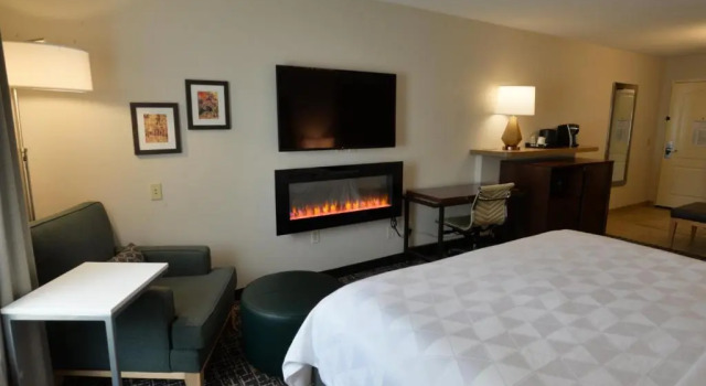 Люкс Holiday Inn Hotel & Suites Minneapolis-Lakeville by IHG