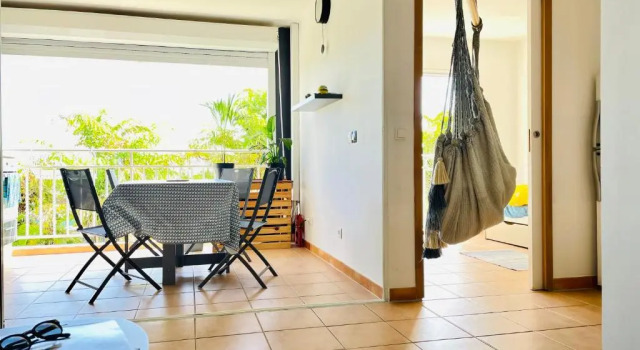 Апартаменты с видом на море Appartement vue mer, piscine, dans quartier prisé de Gosier